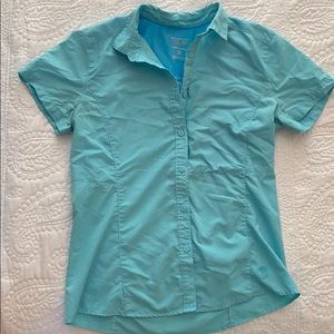 Lightweight Mountain Hardwear Button up